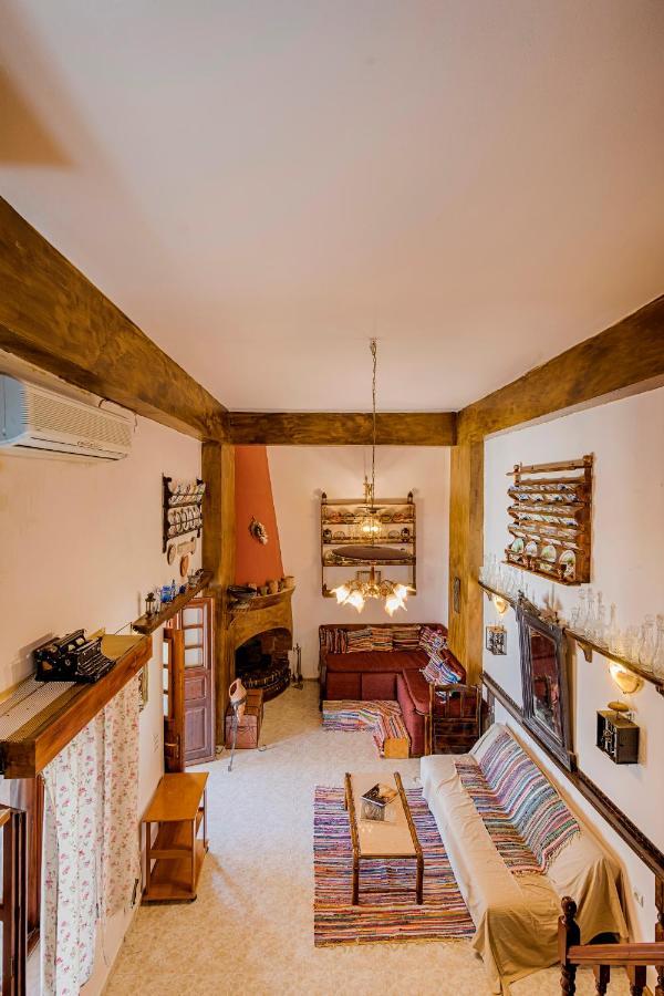 Hara's Traditional Detached House In Malona Malona Village