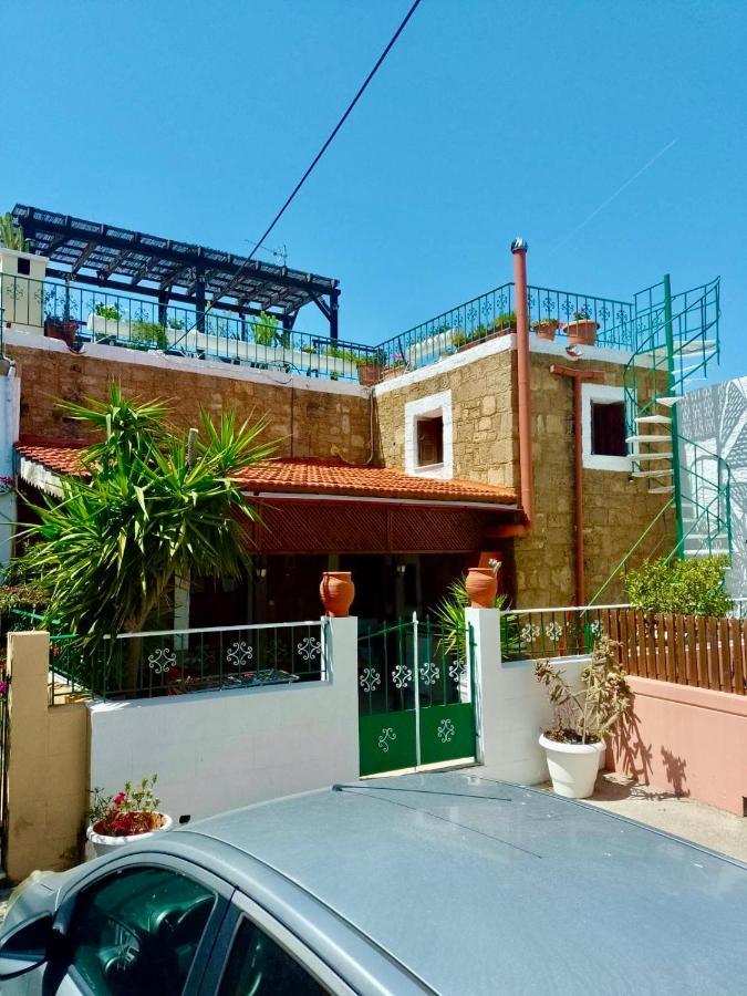 Hara's Traditional Detached House In Malona Malona Village